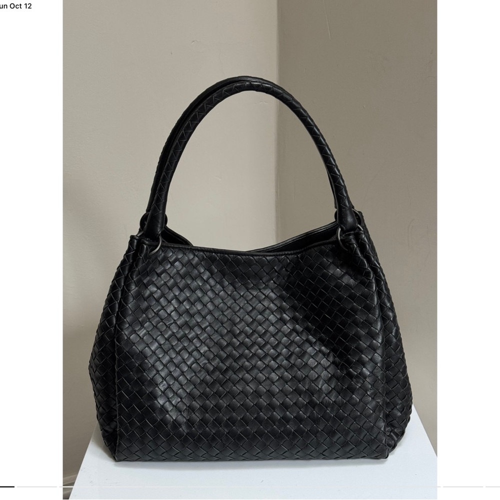 Bottega’s Veneta Classic Shoulder bag